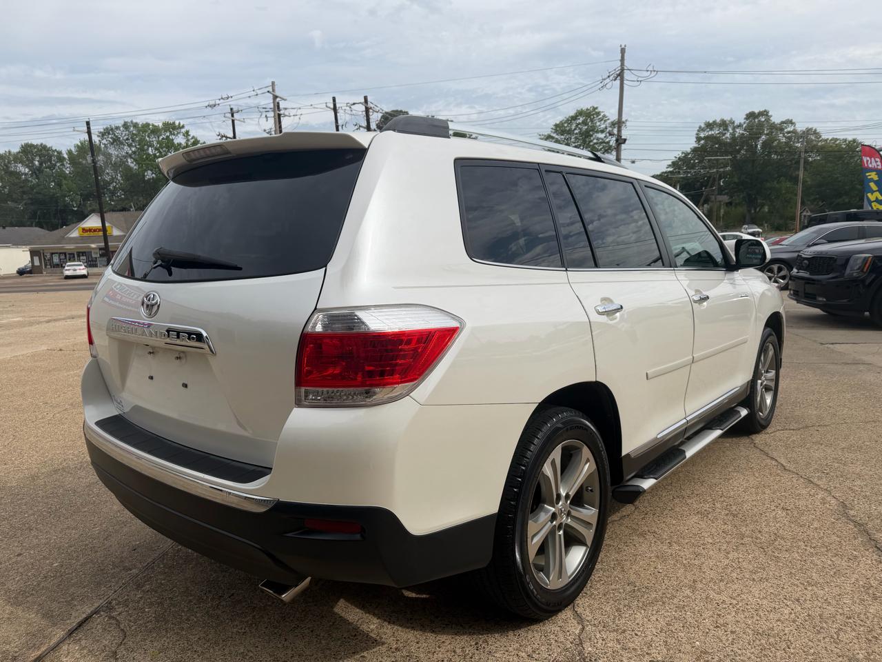 Toyota Highlander Limited 2WD 2011
