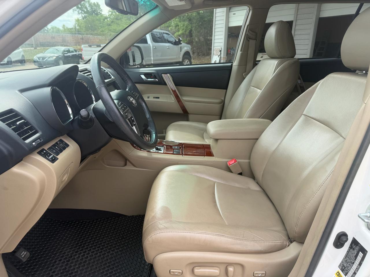 Toyota Highlander Limited 2WD 2011