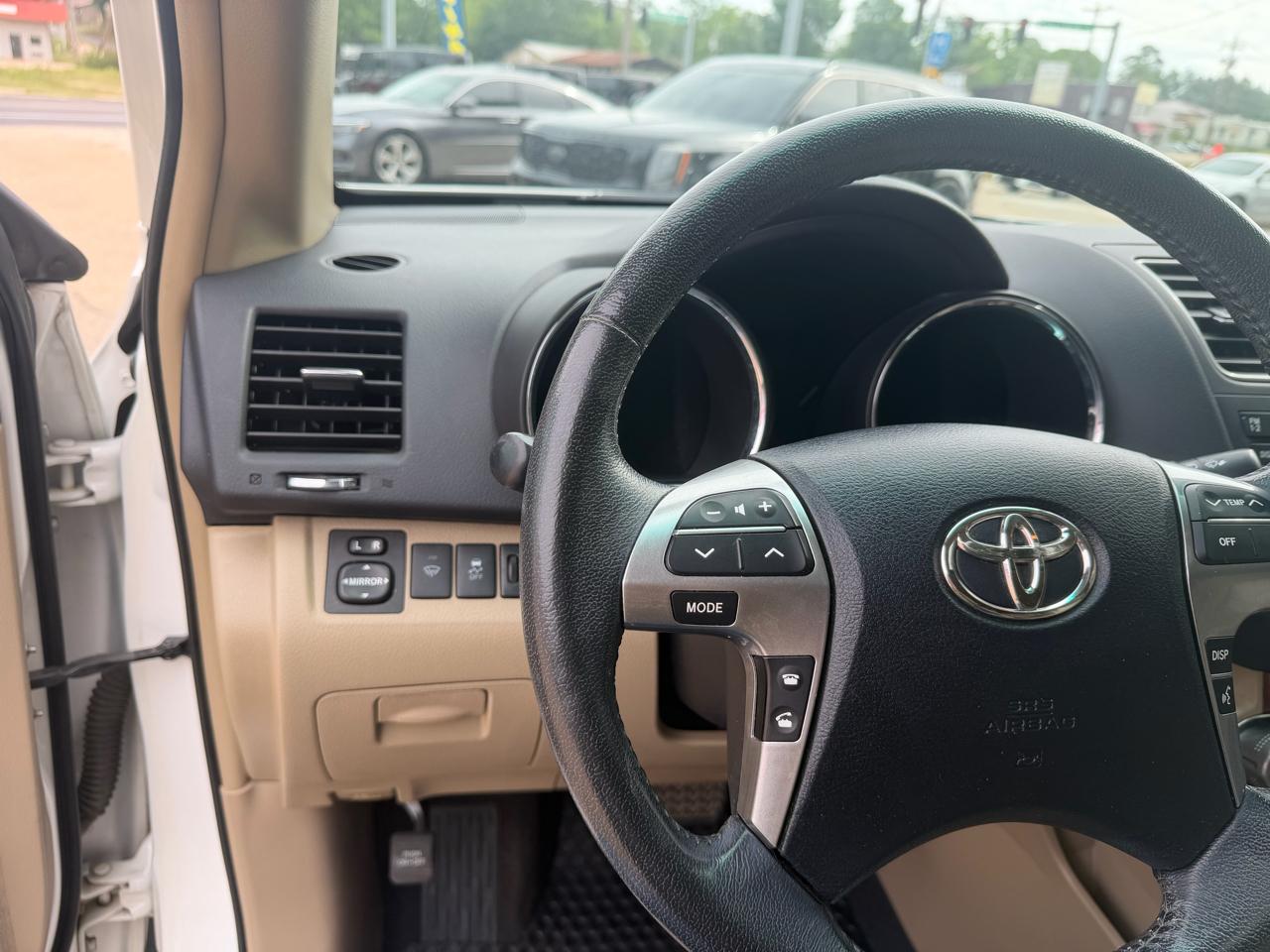 Toyota Highlander Limited 2WD 2011