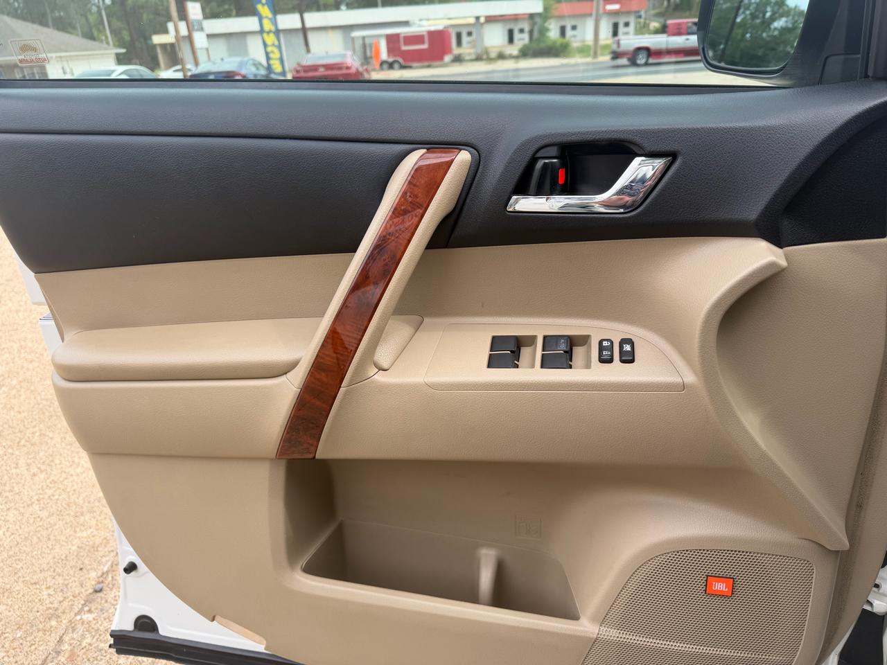 Toyota Highlander Limited 2WD 2011