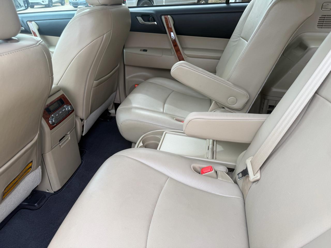 Toyota Highlander Limited 2WD 2011