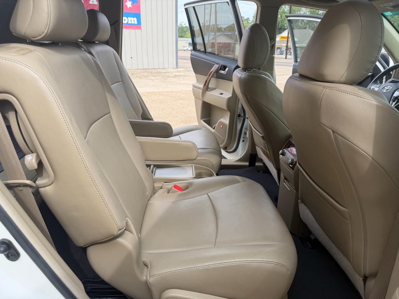 Toyota Highlander Limited 2WD 2011