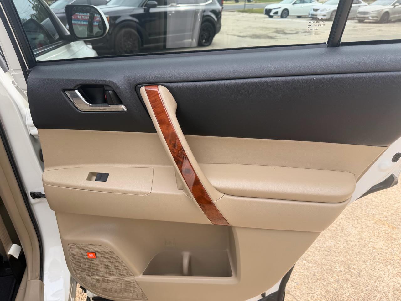 Toyota Highlander Limited 2WD 2011