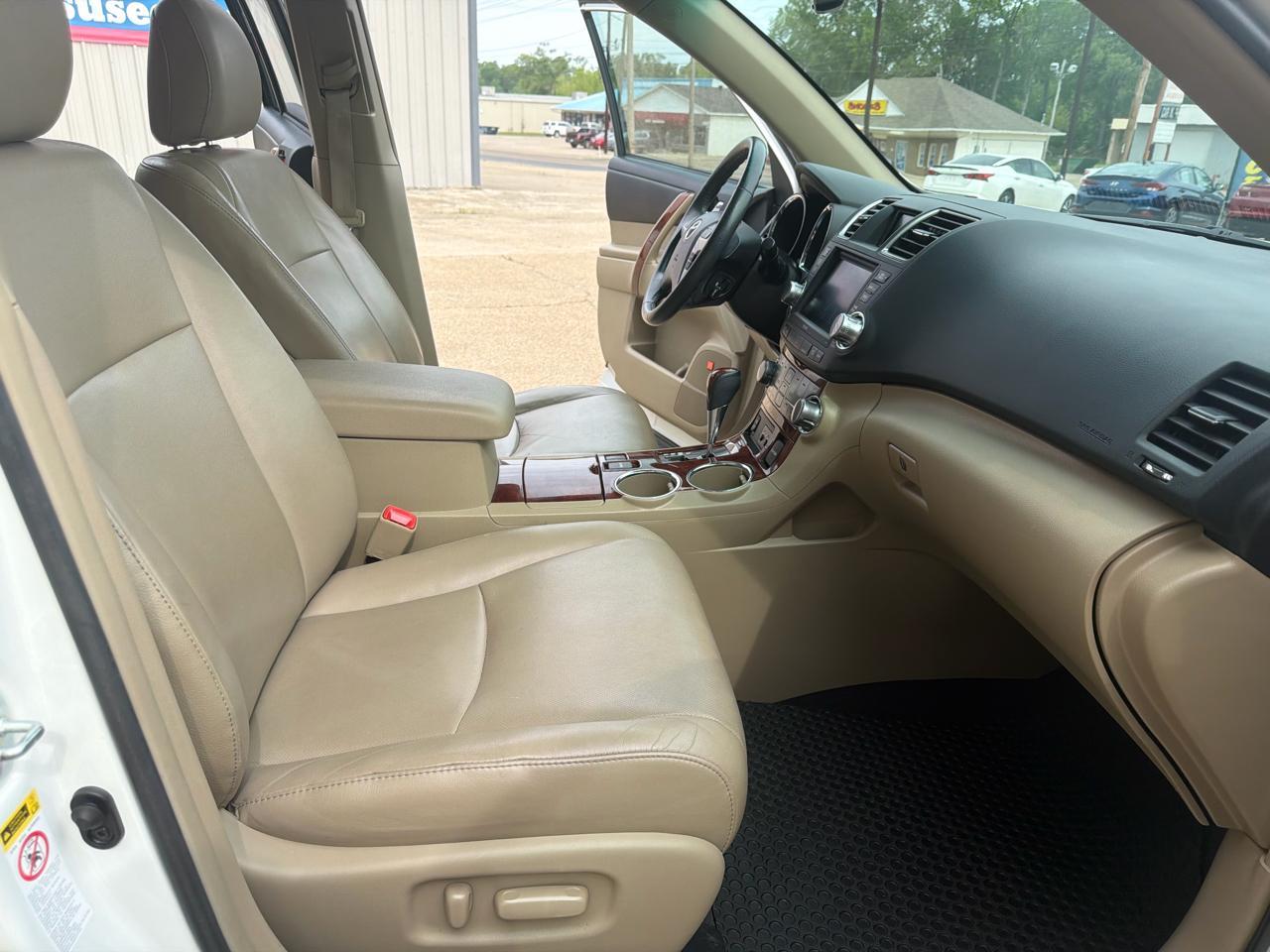 Toyota Highlander Limited 2WD 2011