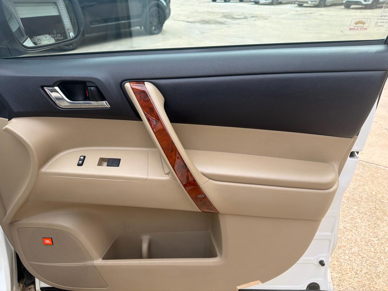 Toyota Highlander Limited 2WD 2011