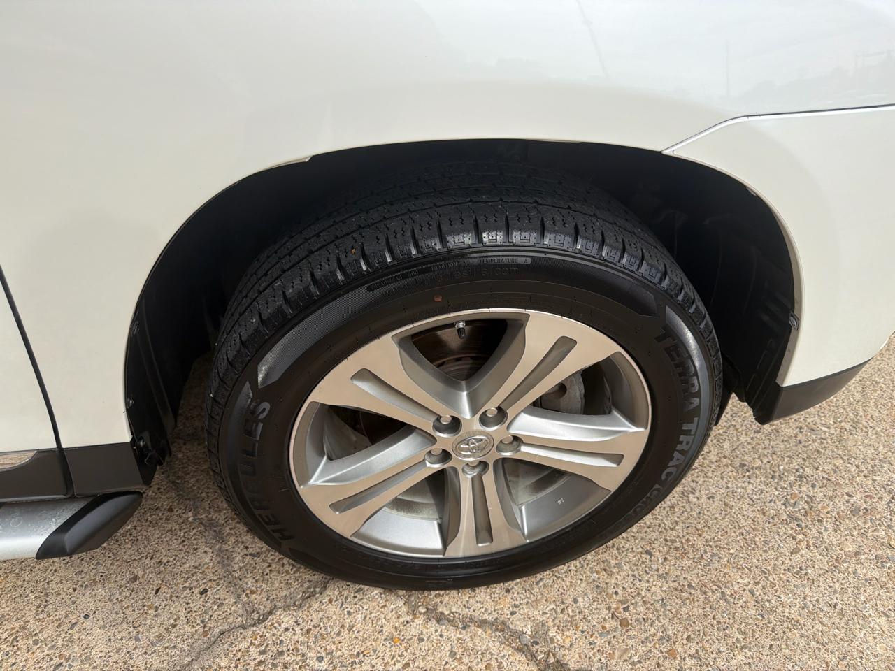 Toyota Highlander Limited 2WD 2011