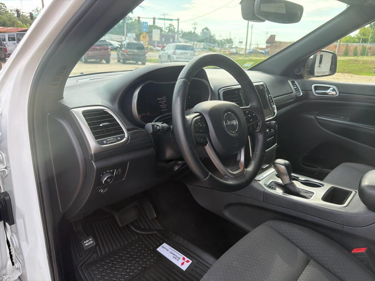 Jeep Grand Cherokee Laredo 4WD 2019