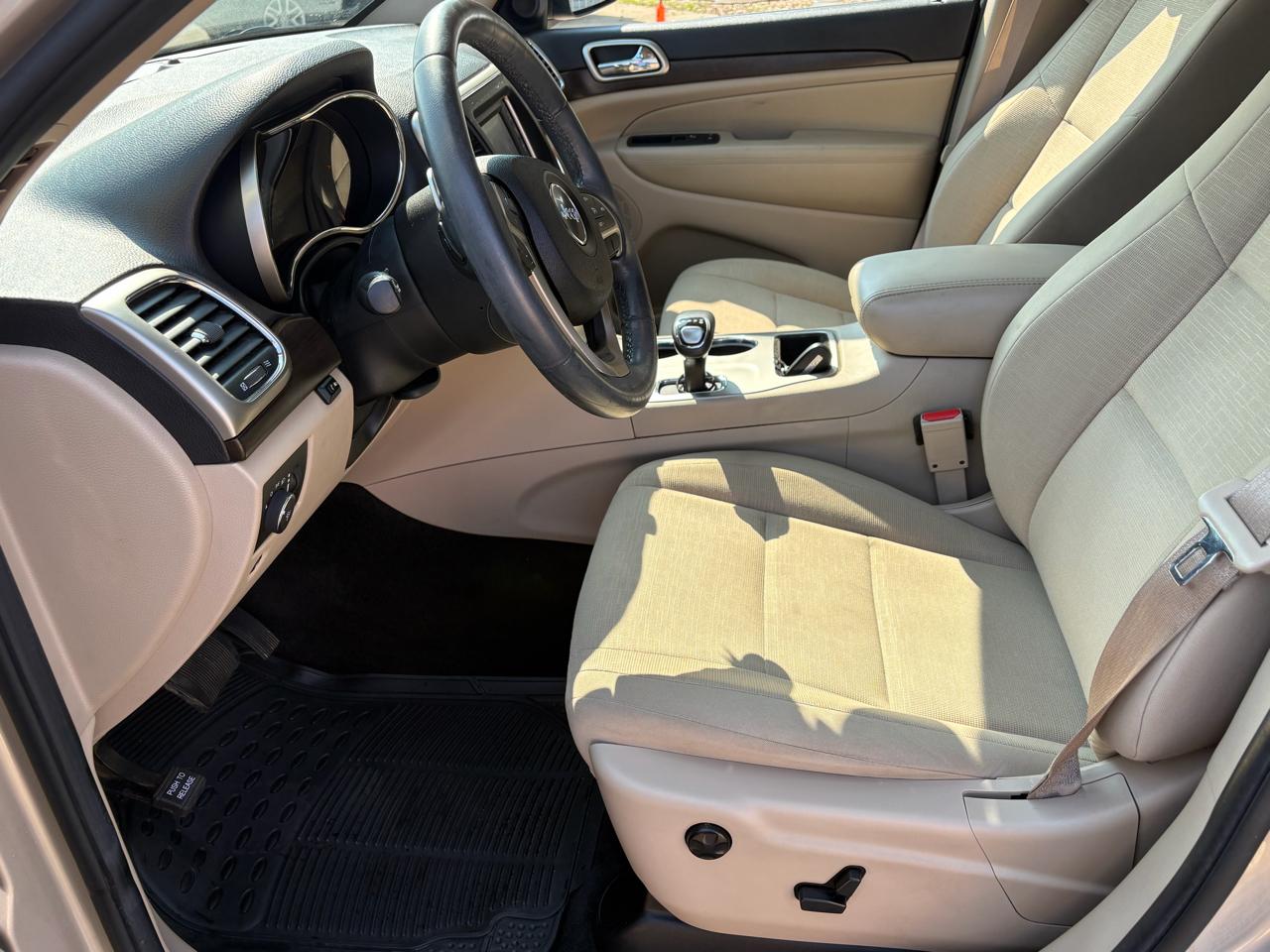 Jeep Grand Cherokee Laredo 2WD 2014