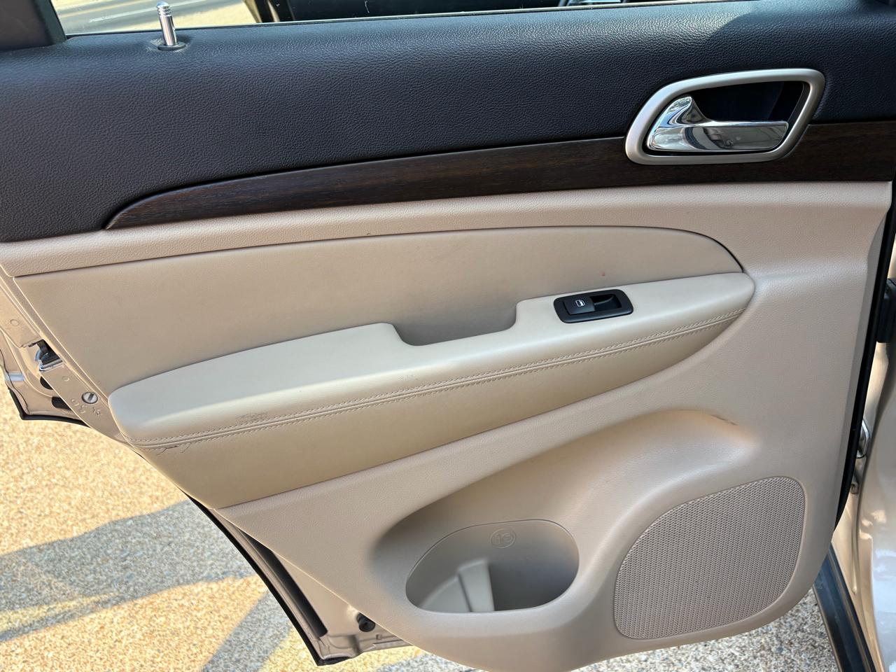 Jeep Grand Cherokee Laredo 2WD 2014