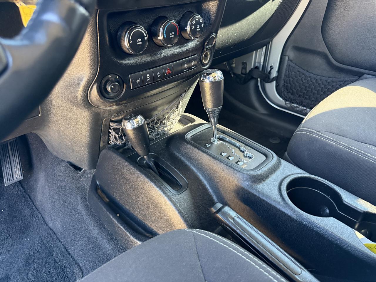 Jeep Wrangler Unlimited Sahara 4WD 2014