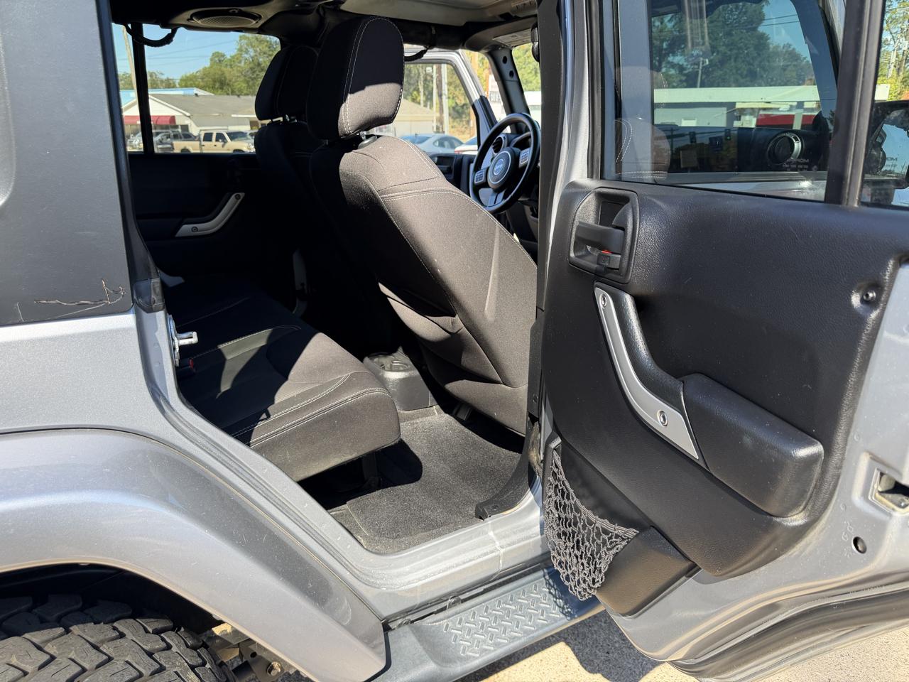 Jeep Wrangler Unlimited Sahara 4WD 2014