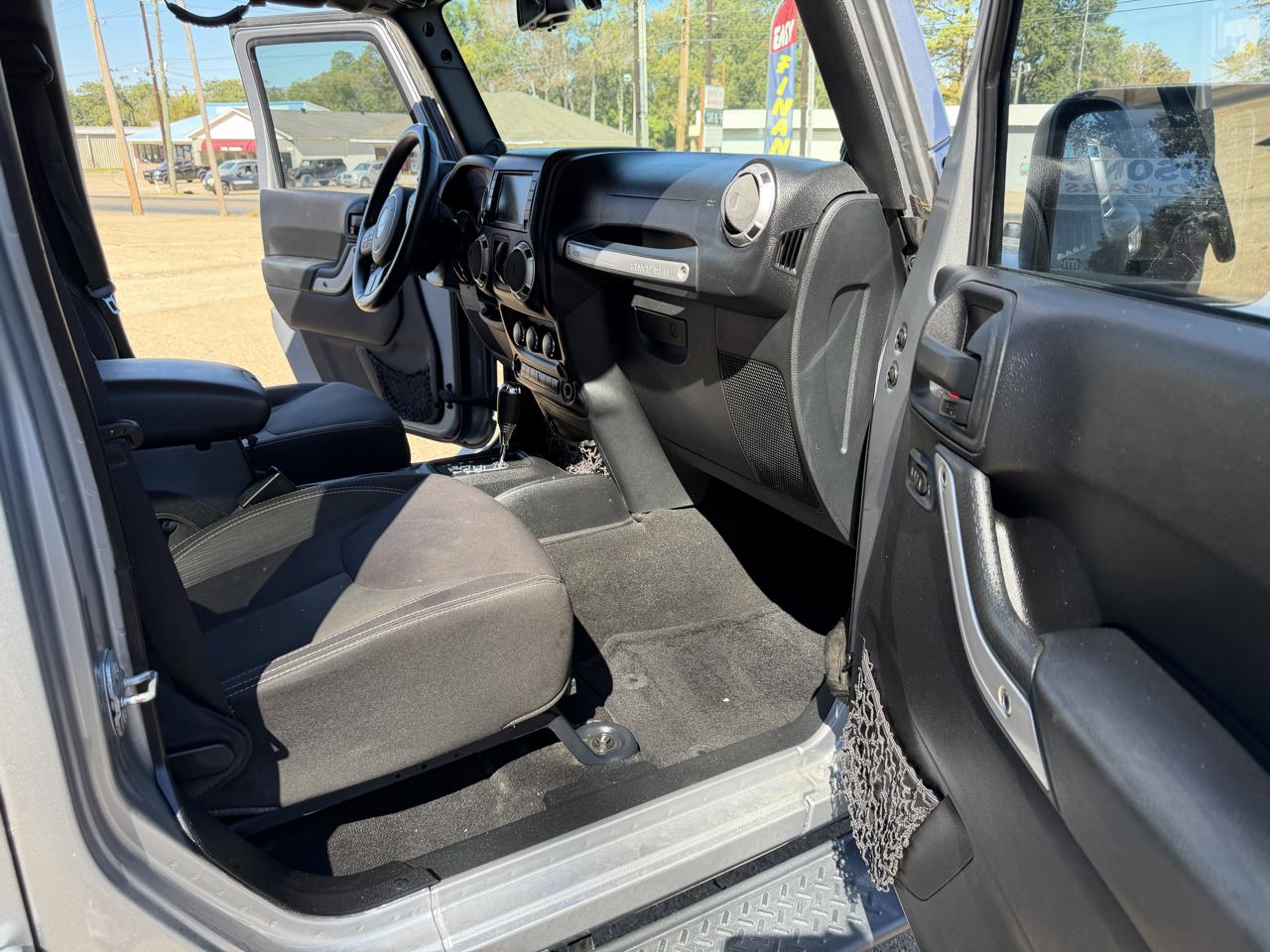 Jeep Wrangler Unlimited Sahara 4WD 2014