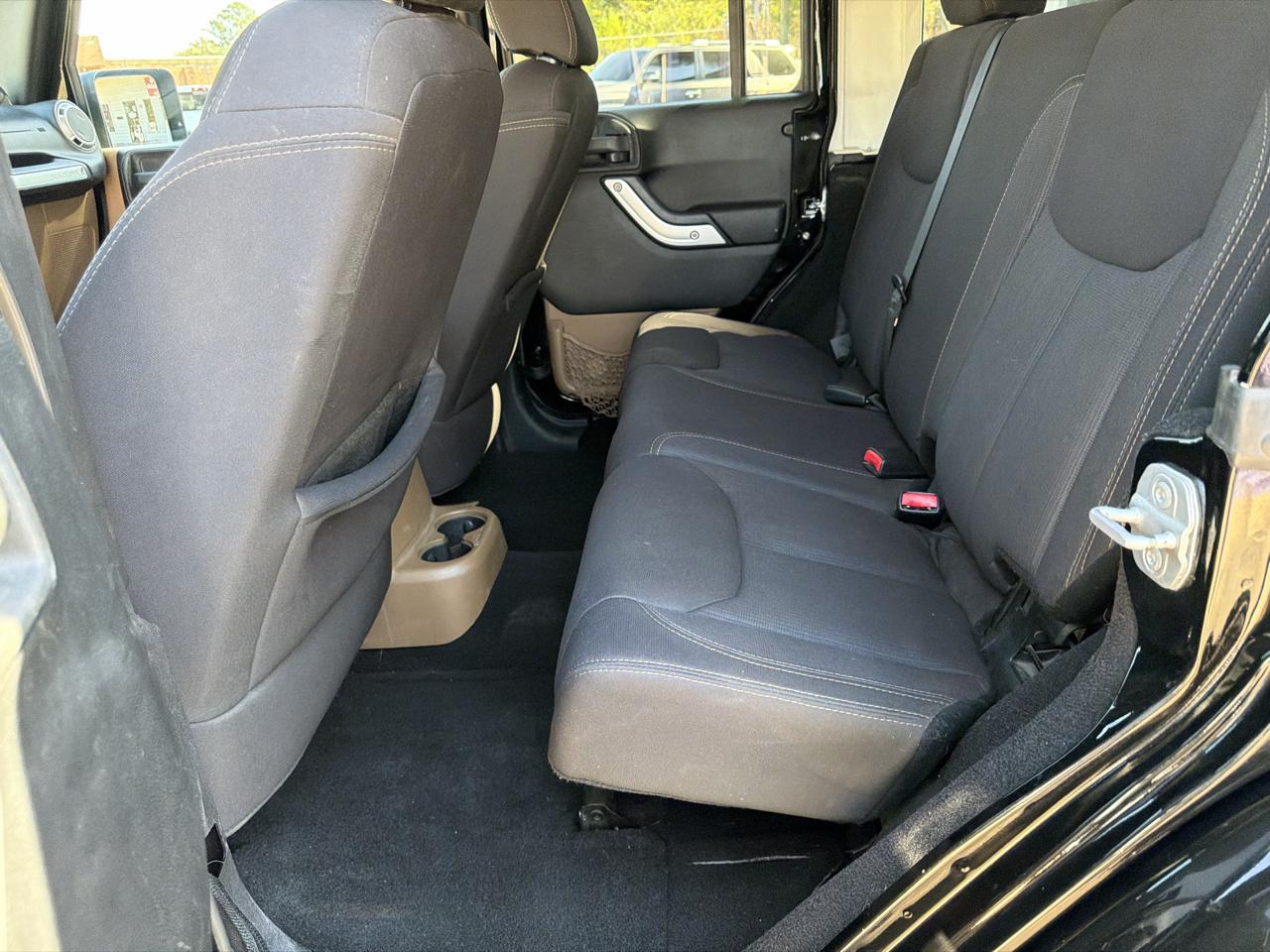 Jeep Wrangler Unlimited Sahara 4WD 2013