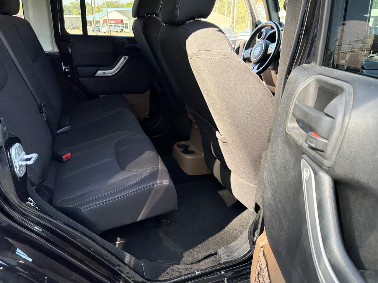 Jeep Wrangler Unlimited Sahara 4WD 2013