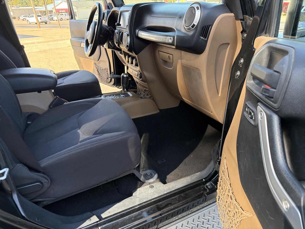 Jeep Wrangler Unlimited Sahara 4WD 2013