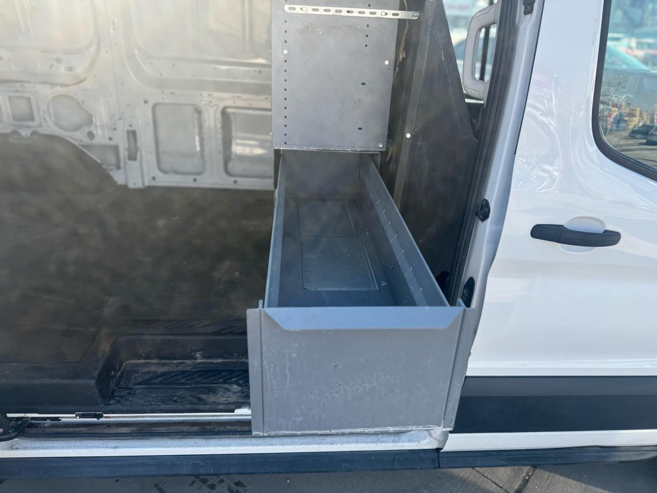 Ford Transit 250 Van Low Roof w/Sliding Pass. 130-in. WB 2020