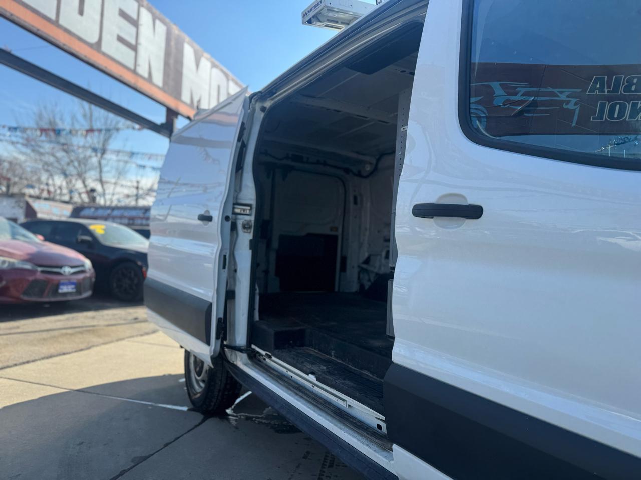 Ford Transit 250 Van Low Roof w/Sliding Pass. 130-in. WB 2020