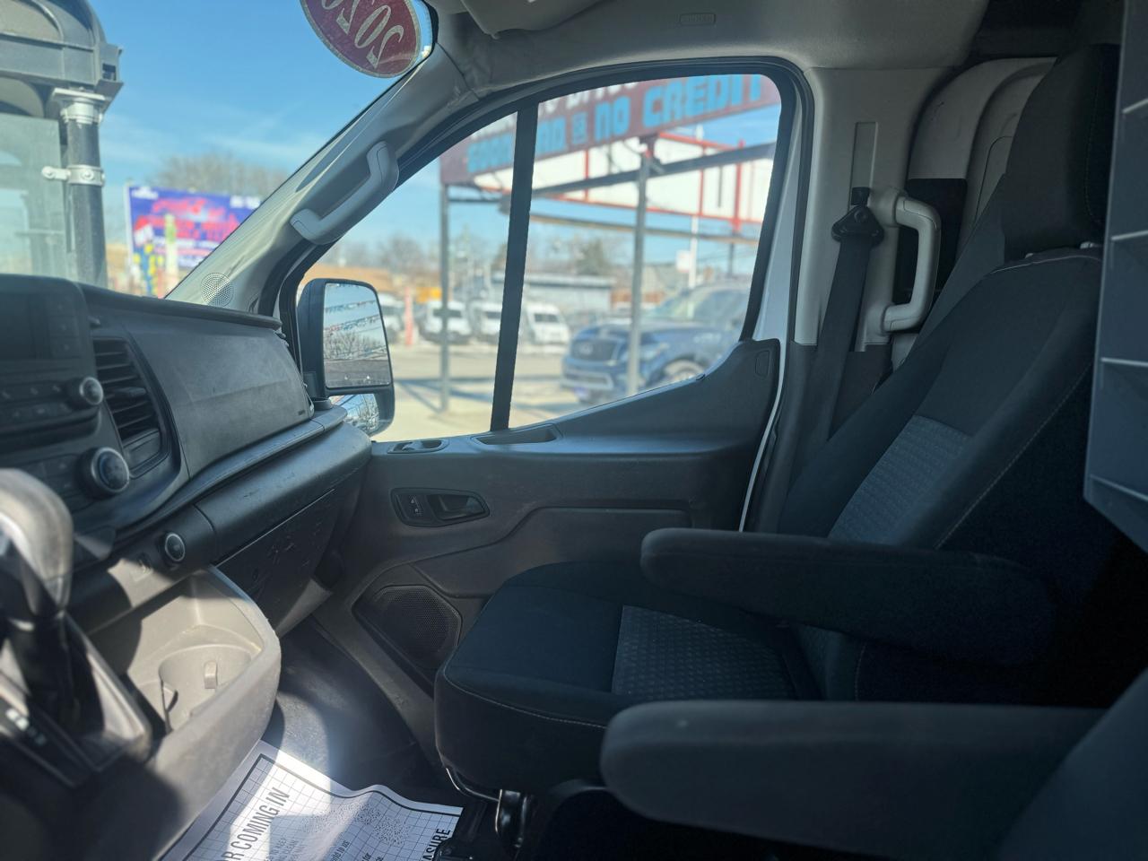 Ford Transit 250 Van Low Roof w/Sliding Pass. 130-in. WB 2020