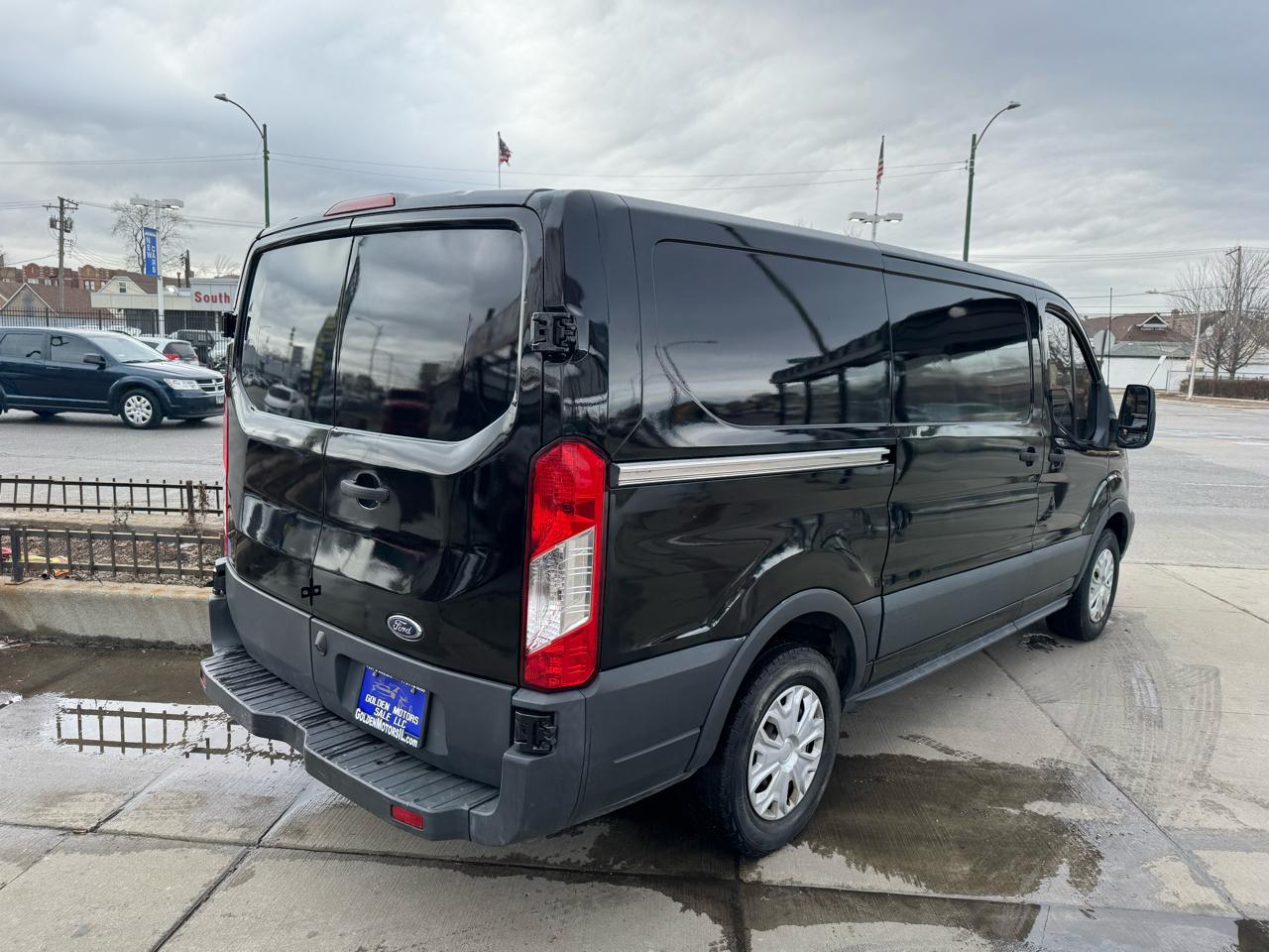 Ford Transit 150 Van Low Roof w/Sliding Pass. 130-in. WB 2017