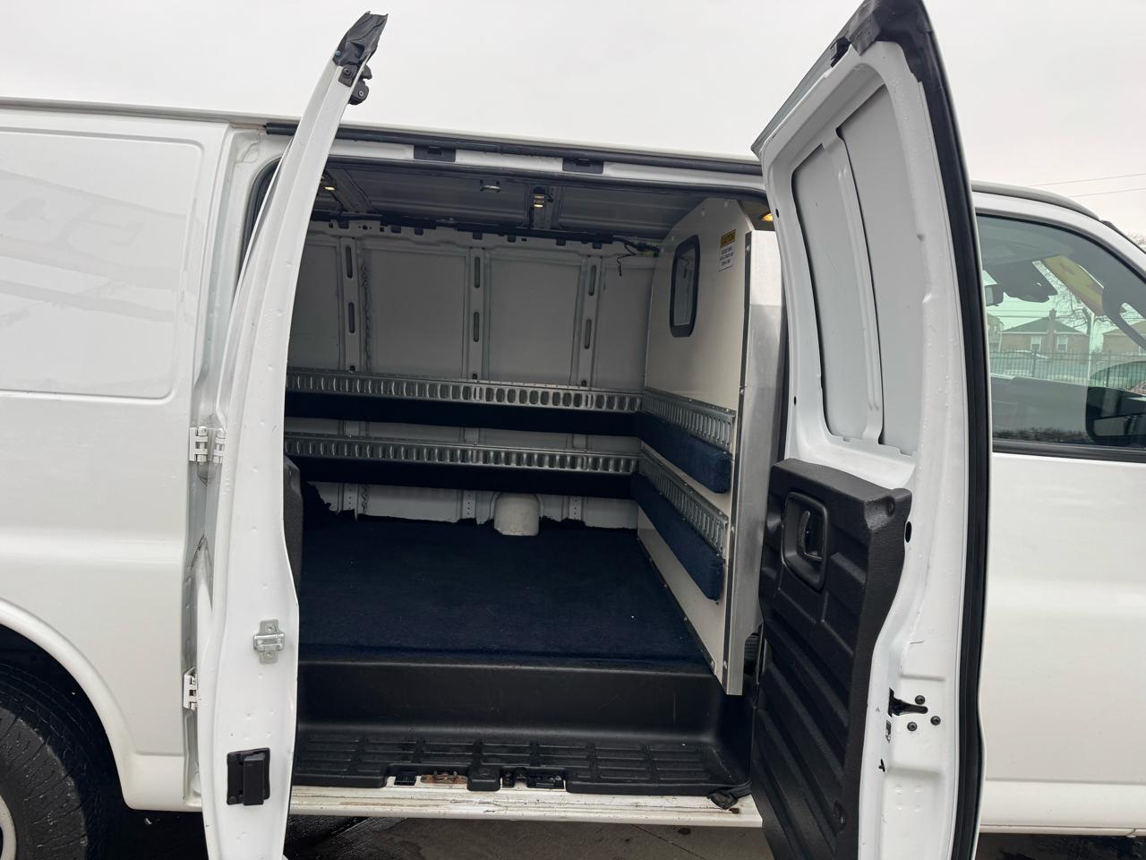 2019 CHEVROLET EXPRESS - Image 12