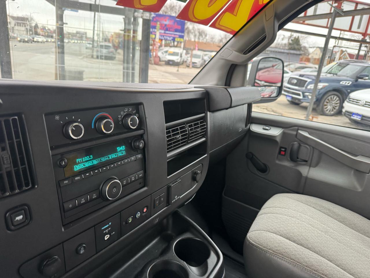 2019 CHEVROLET EXPRESS - Image 17