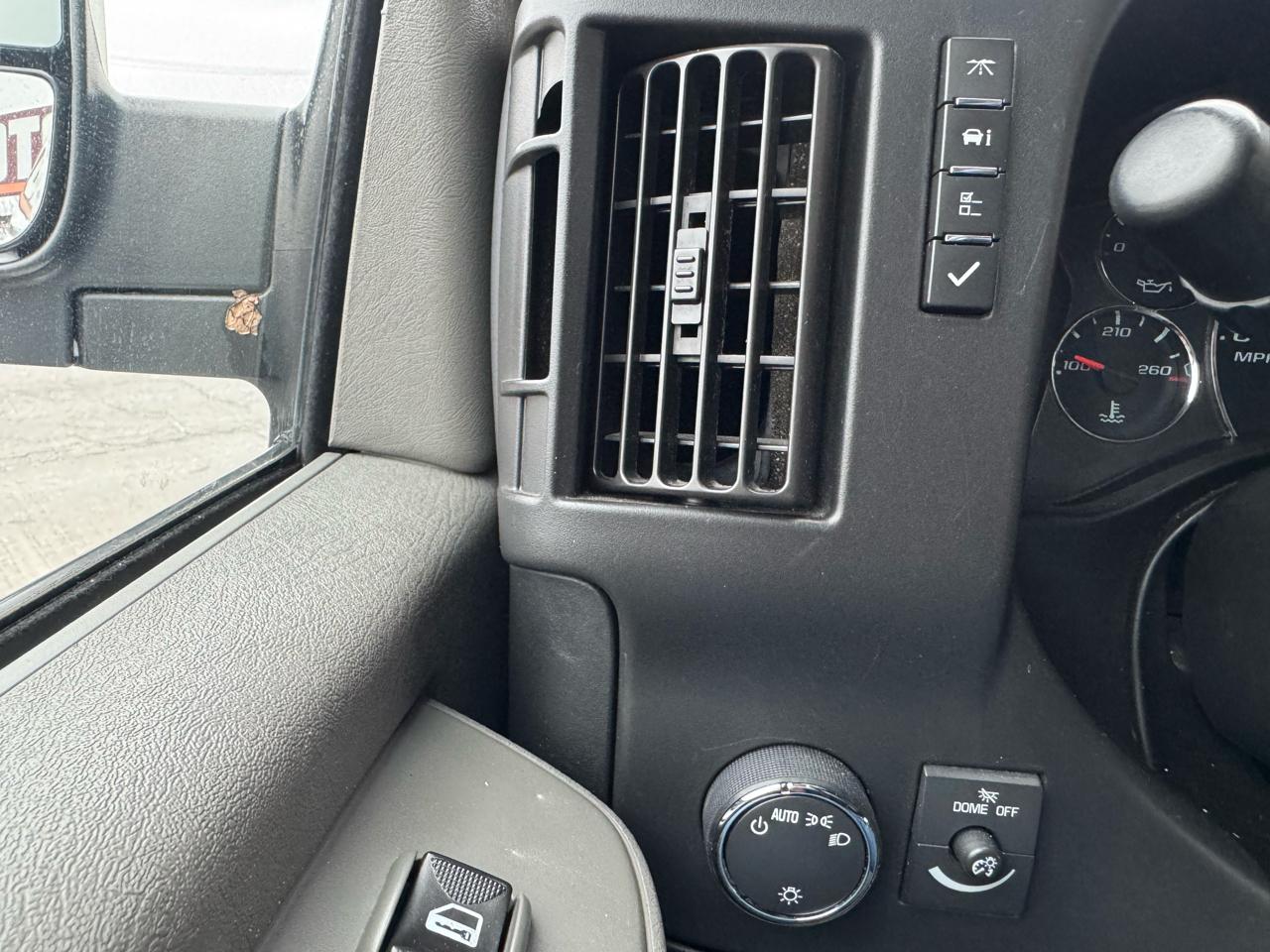 2019 CHEVROLET EXPRESS - Image 19