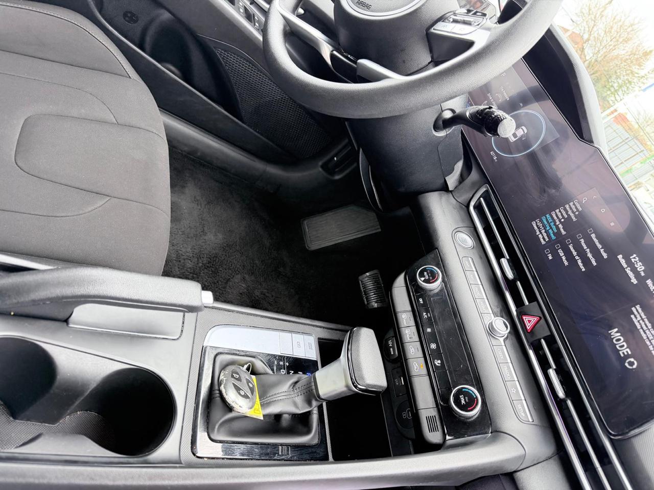 Hyundai Elantra SEL 2024