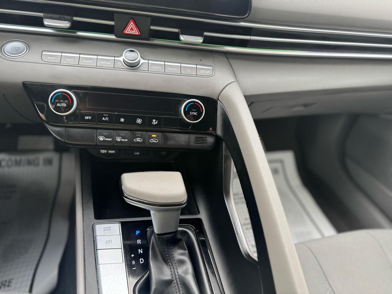 Hyundai Elantra SEL 2024