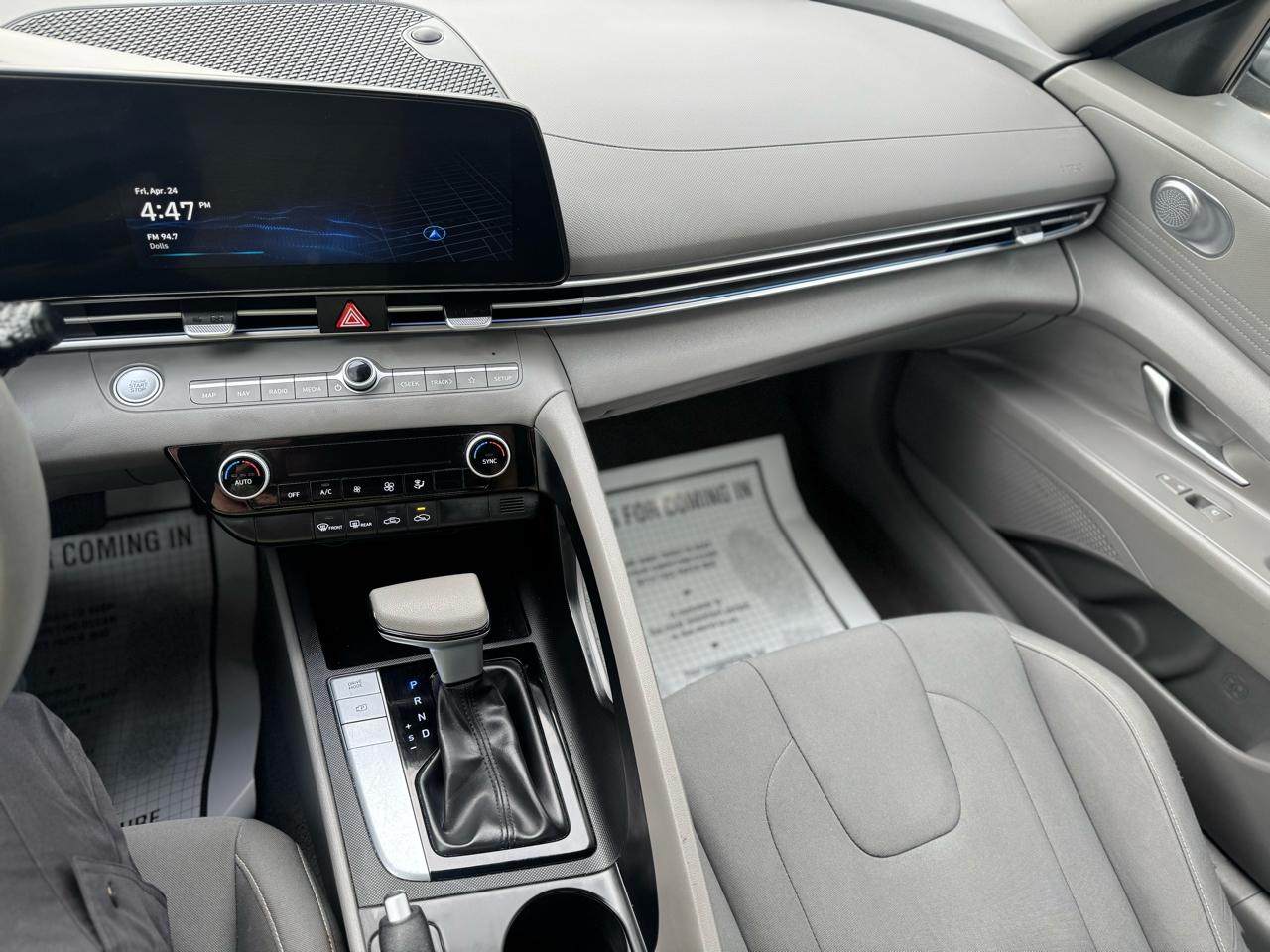 Hyundai Elantra SEL 2024