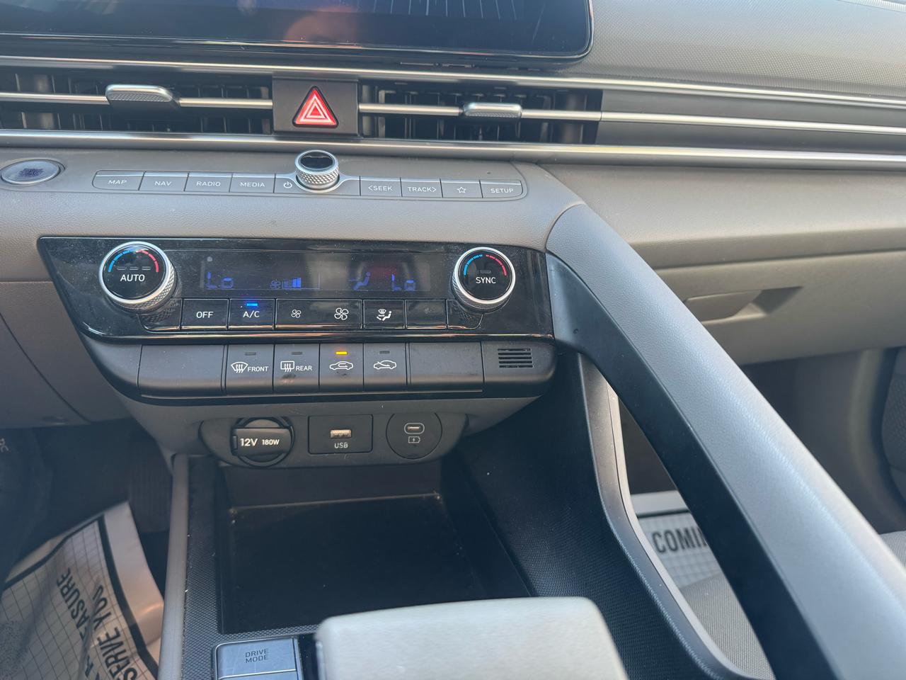 Hyundai Elantra SEL 2024