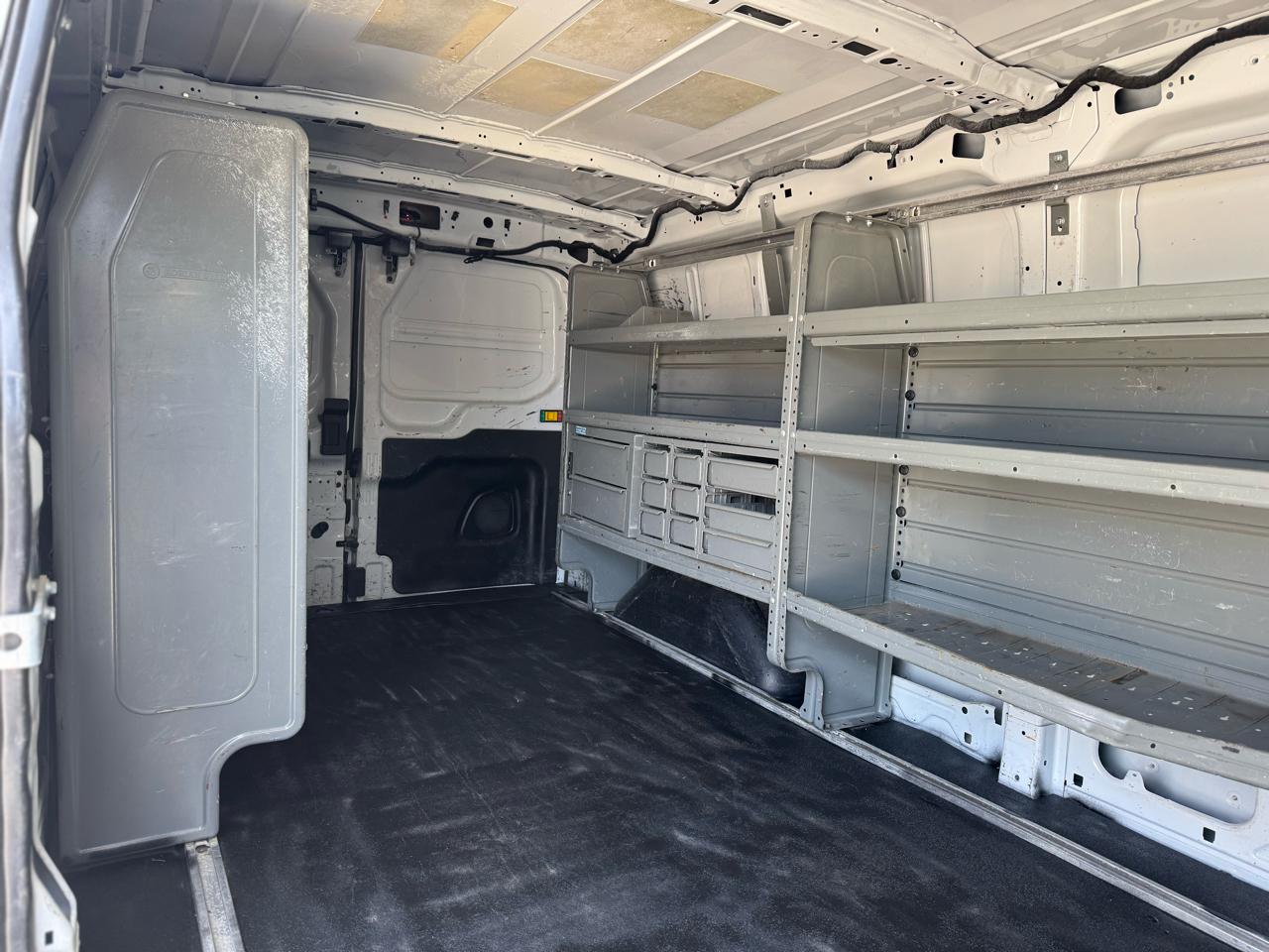 Ford Transit 350 Van Low Roof Sliding Pass. 130-in. WB 2023