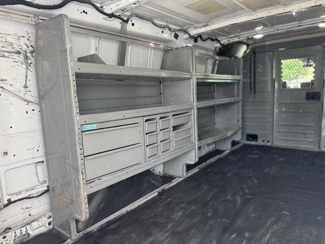 Ford Transit 350 Van Low Roof Sliding Pass. 130-in. WB 2023