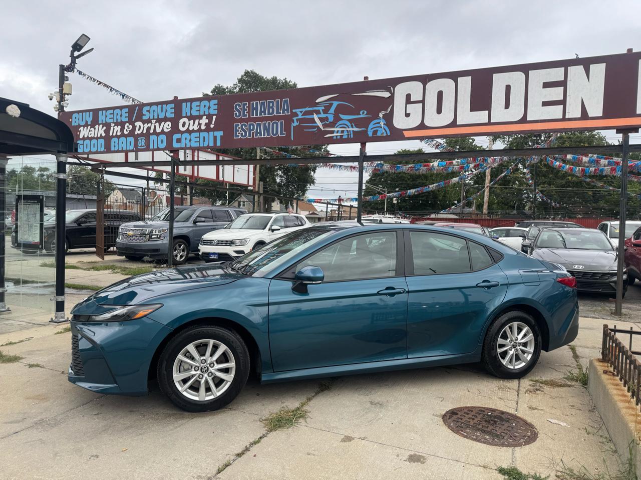 Toyota Camry Hybrid XLE 2025