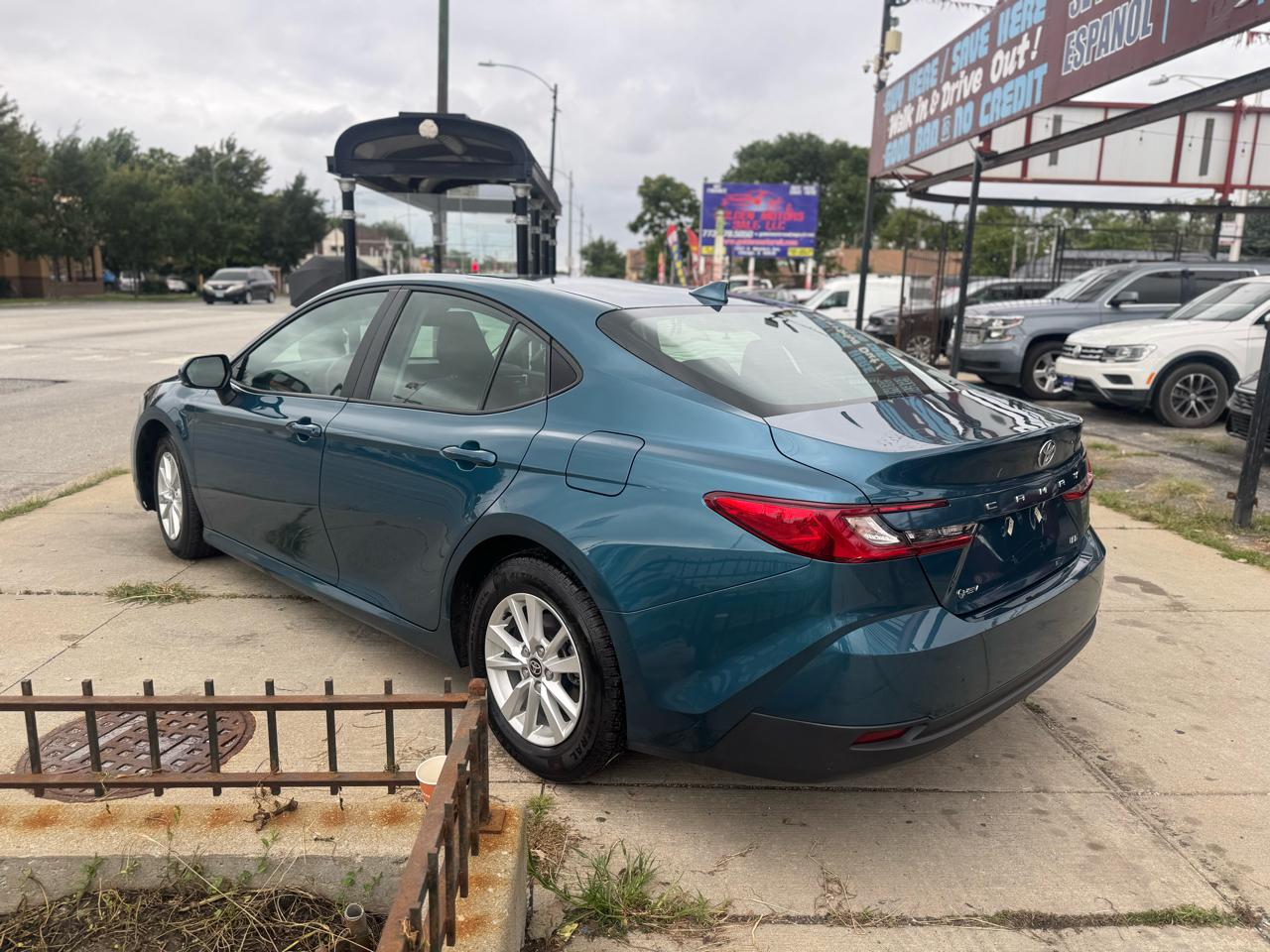 Toyota Camry Hybrid XLE 2025