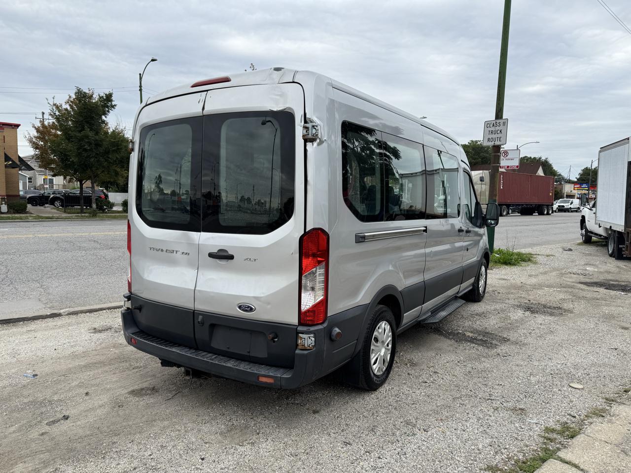 Ford Transit 350 Wagon High Roof XL w/Sliding Pass. 148-in. WB 2016