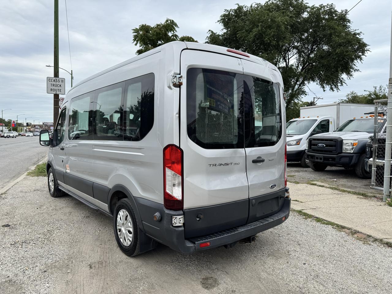 Ford Transit 350 Wagon High Roof XL w/Sliding Pass. 148-in. WB 2016