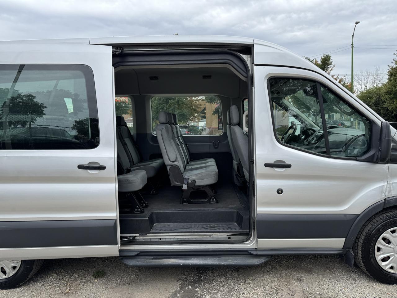 Ford Transit 350 Wagon High Roof XL w/Sliding Pass. 148-in. WB 2016
