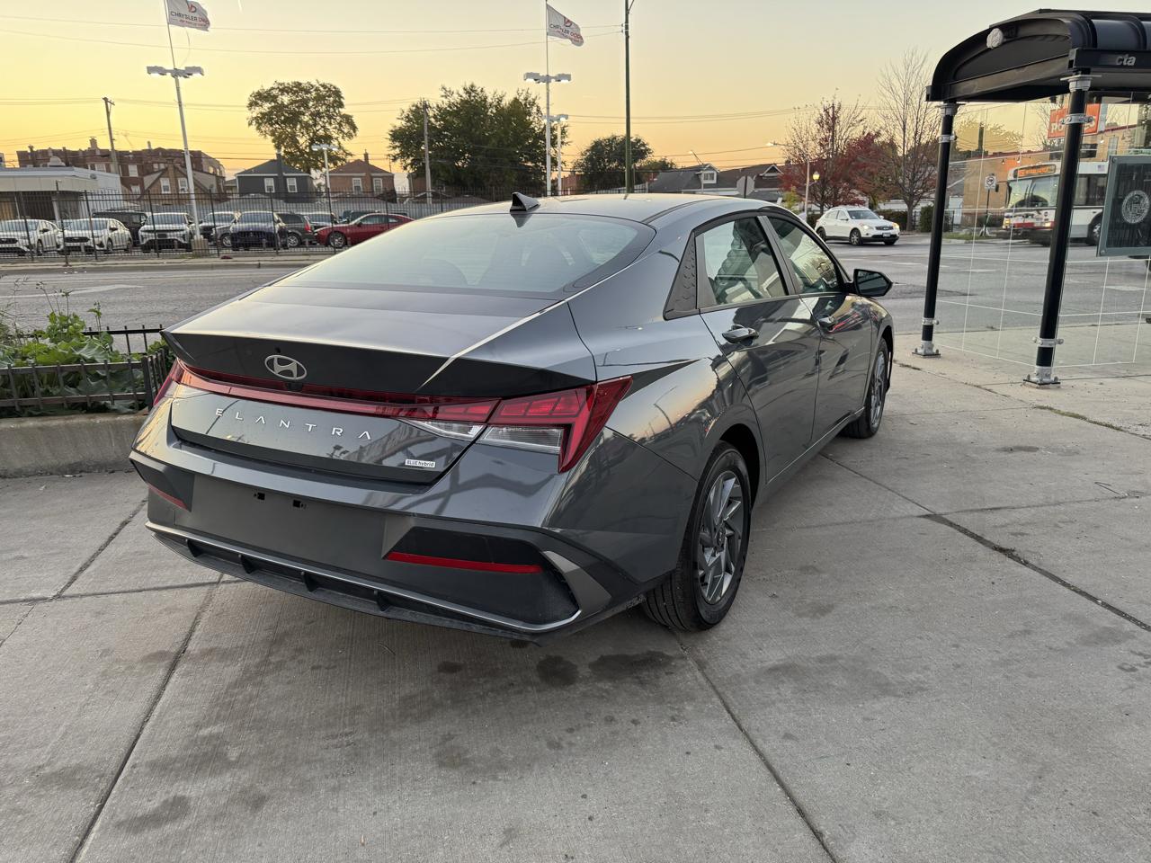 Hyundai Elantra Hybrid Blue 2026