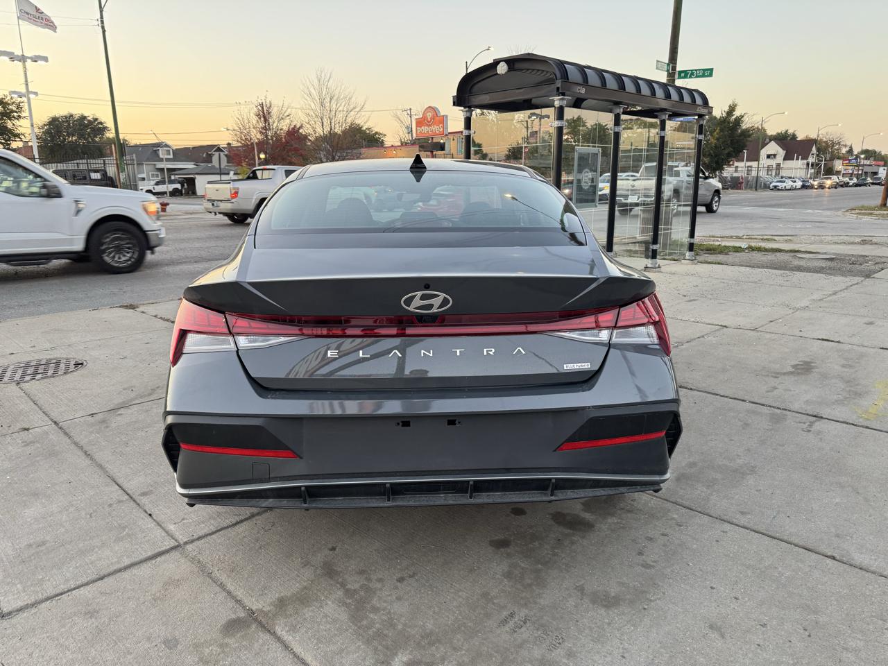 Hyundai Elantra Hybrid Blue 2026