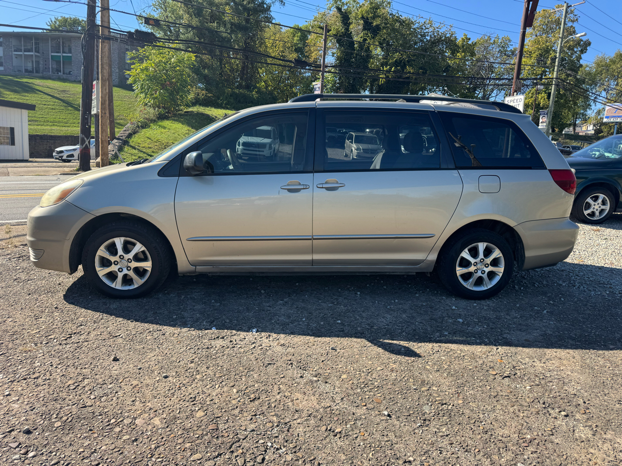 2005 Toyota Sienna LE - 7 Passenger Seating