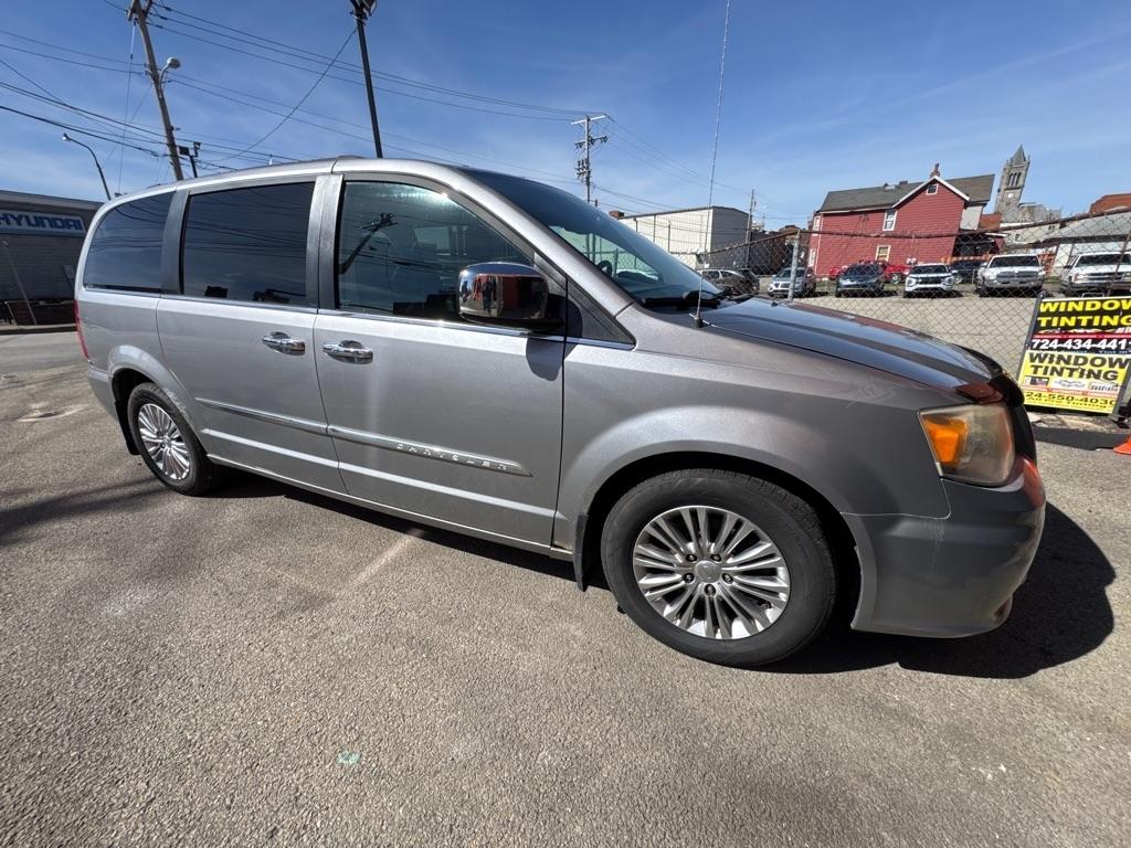 Chrysler Town & Country Touring L 2013