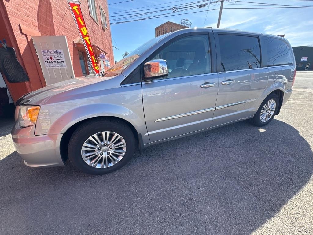 Chrysler Town & Country Touring L 2013