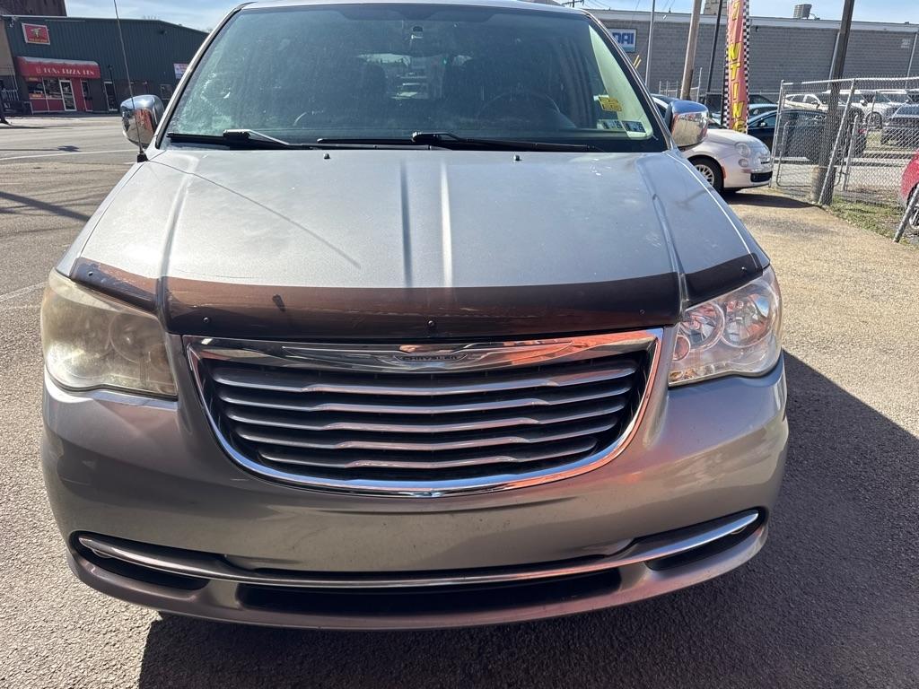 Chrysler Town & Country Touring L 2013