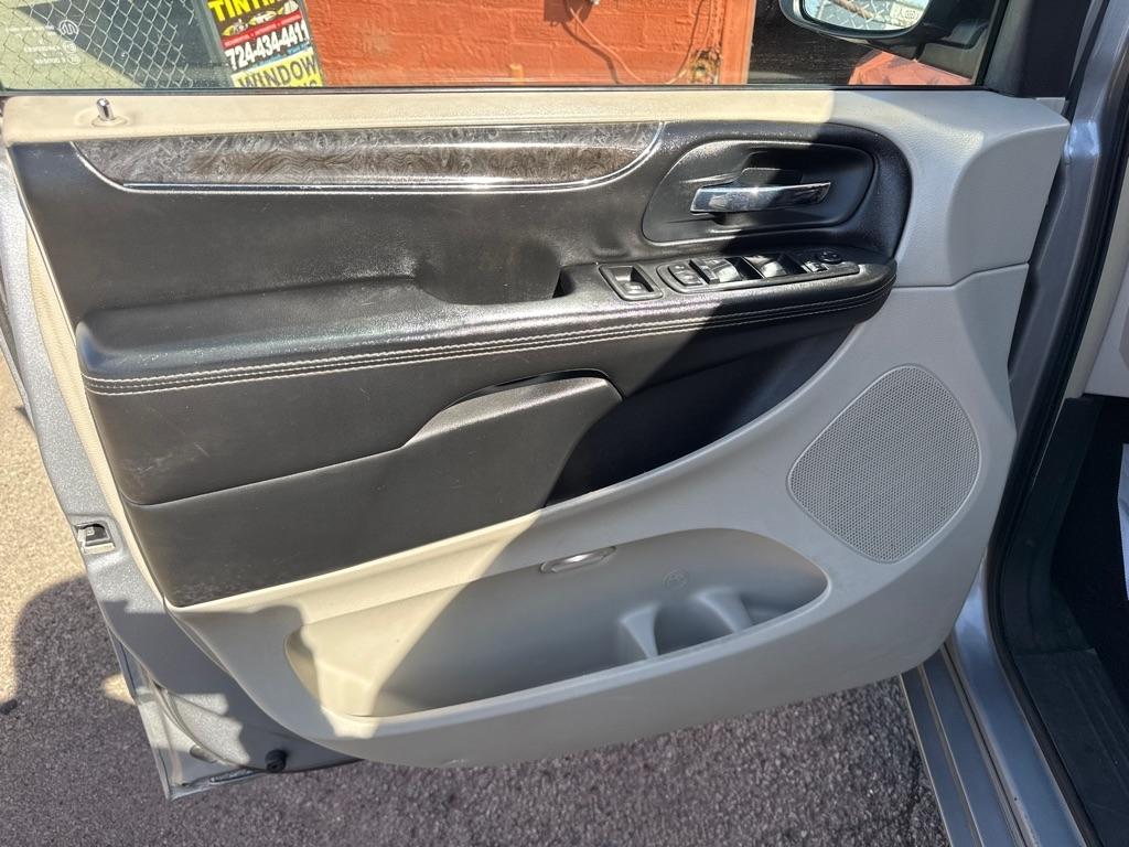 Chrysler Town & Country Touring L 2013