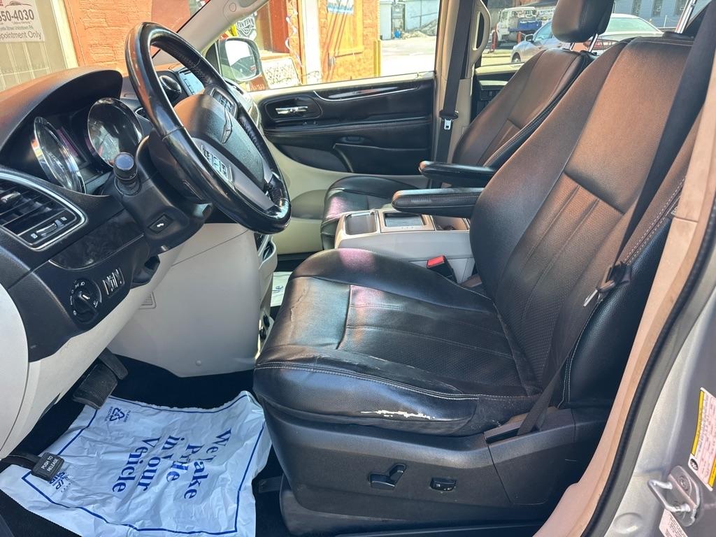 Chrysler Town & Country Touring L 2013