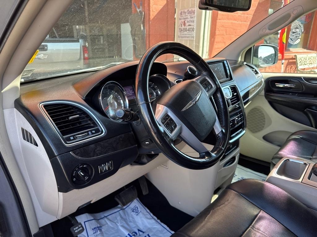 Chrysler Town & Country Touring L 2013