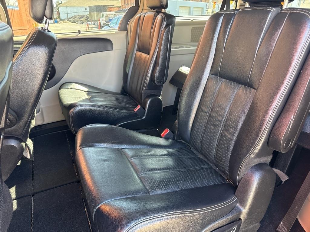 Chrysler Town & Country Touring L 2013