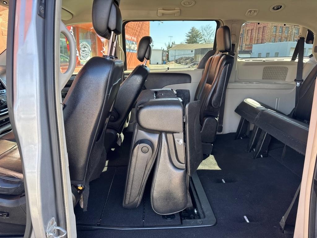 Chrysler Town & Country Touring L 2013