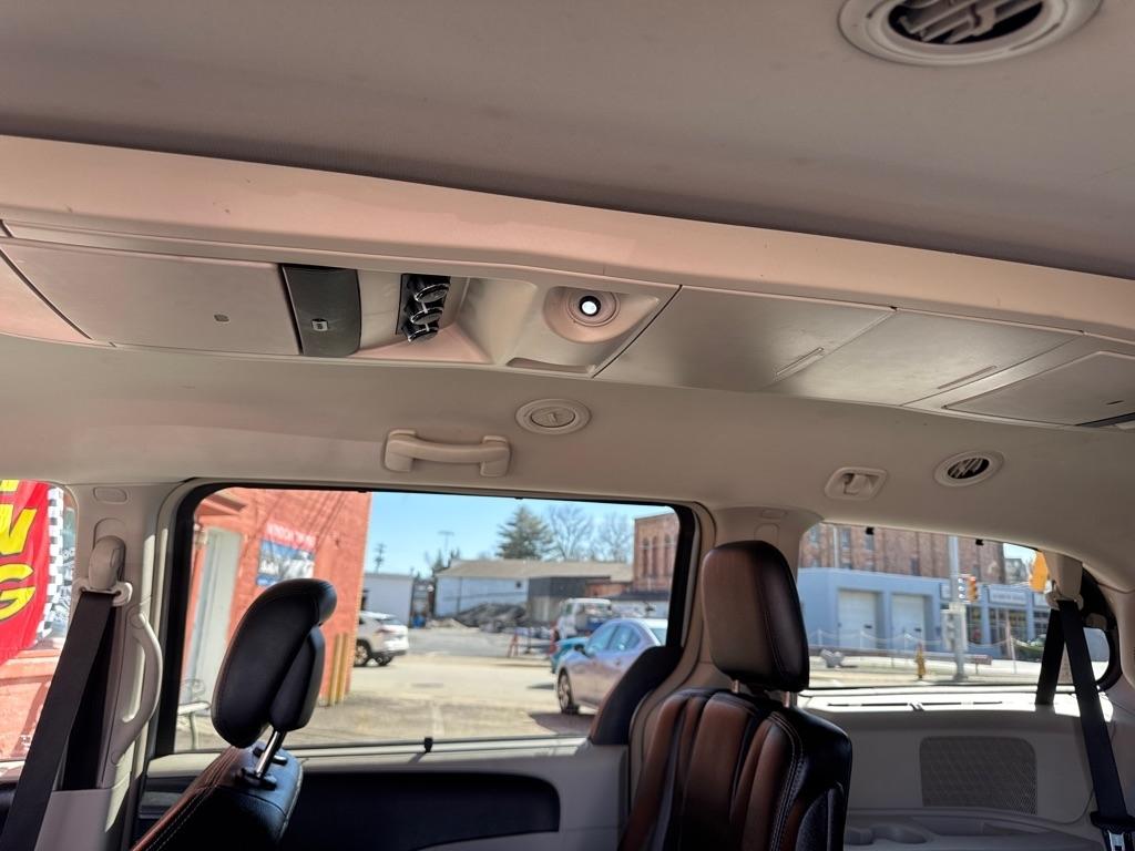 Chrysler Town & Country Touring L 2013