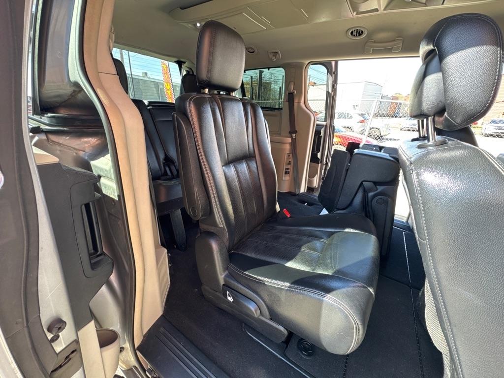 Chrysler Town & Country Touring L 2013
